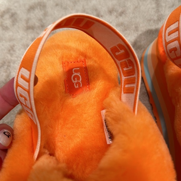 Ugg fuzzy platform slippers - Picture 3 of 3